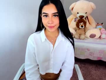 [26-08-22] angie_v record public webcam