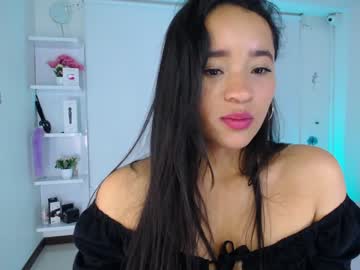 [17-08-22] zarareign webcam video from Chaturbate