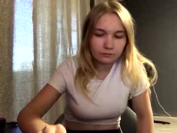[25-08-22] juliakitie public show from Chaturbate