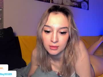 [07-12-23] crystal_reyy record video with dildo