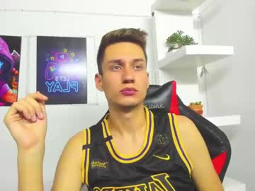 [24-05-22] chris_one2022 show with toys from Chaturbate