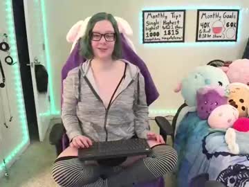 [18-12-23] ten_tickle_pixie record video with toys