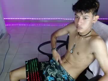 [02-09-23] tyron_workout record video with dildo from Chaturbate