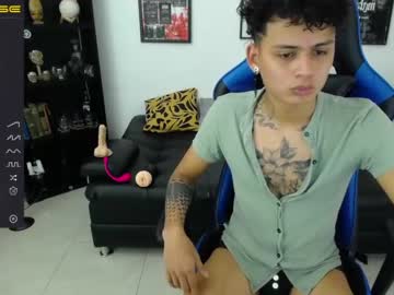 [01-02-23] maxxximiliano_gold chaturbate show with toys