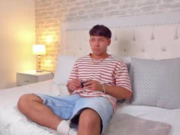 [03-12-22] thomas_collinss record public show from Chaturbate