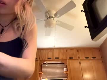 [03-02-24] shyykiitty record blowjob video