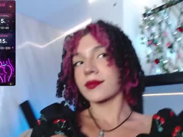 [04-03-24] jeimy_garcia record video with toys