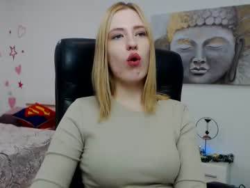 [27-01-22] vicky_west record video with toys