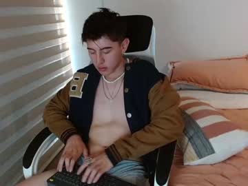 [20-12-22] harry_and_violet record public show video from Chaturbate