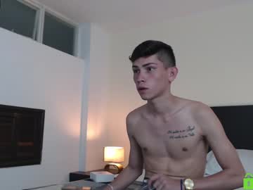 [05-01-22] _andrestommy_ record public show video from Chaturbate.com