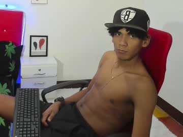 [18-08-22] michaell_star video from Chaturbate