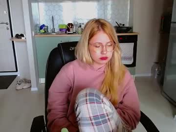 [17-08-23] horney_audrey blowjob show