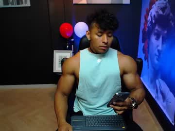 [18-02-23] geek_muscle record public show video from Chaturbate.com
