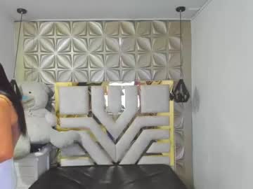 [09-10-23] madeleyn_thompson record video with toys