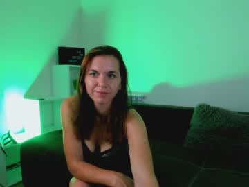 [25-08-22] _holli_e public show from Chaturbate.com