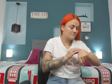 [23-05-23] zoe_bradleey record video with toys