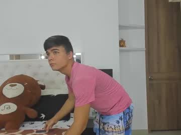 [22-11-22] horny_steven_room public show from Chaturbate.com