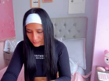 [18-04-24] ammy_williams1 record video with toys