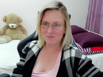 [18-08-22] babe_moon record public show from Chaturbate