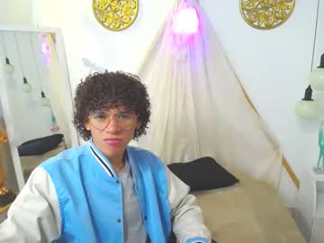 [10-11-23] twink_latin1 public show video from Chaturbate.com