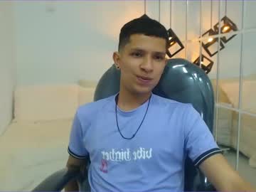 [16-11-22] andruwcolin public show from Chaturbate