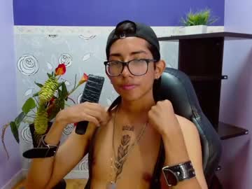 [27-06-22] gavinsinclair chaturbate show with toys