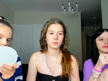 [01-10-22] sophie_and_rachelss video with toys