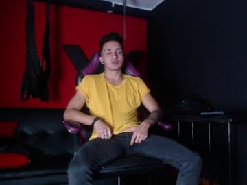 [25-03-23] zeus_domiinic cam show from Chaturbate