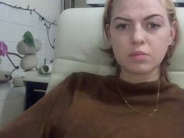 [18-02-22] mila_lana public show from Chaturbate