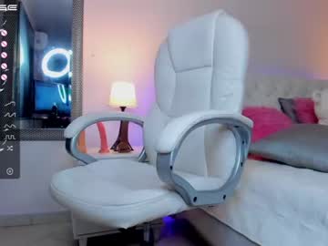 [17-05-22] sofia_woodz video with toys