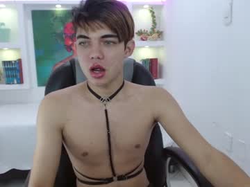 [25-02-23] santiago_banks1 chaturbate public show