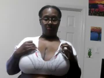 [01-07-22] bustybrownangel24 public show from Chaturbate