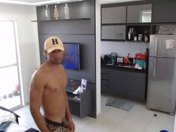 [30-06-22] he_manfit show with toys from Chaturbate