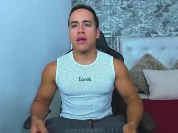 [06-12-22] santi_james01 record public show from Chaturbate.com