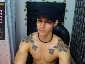 [20-10-22] strong_alejo public webcam from Chaturbate