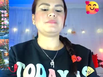 [07-12-23] ambar_white_ video with toys