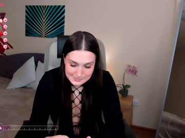 [23-11-23] bellabowen_ show with toys