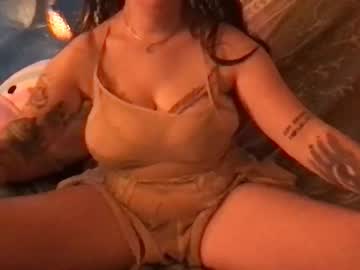 [04-01-24] beetlequeen public show video from Chaturbate.com