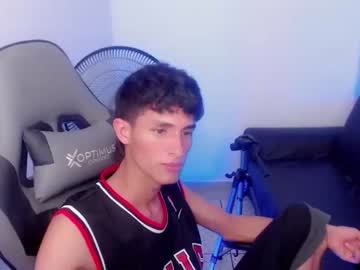 [09-08-23] santiagoo_07 public show from Chaturbate