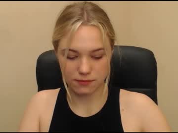 [18-04-24] gwyneth_paltroww record video with toys from Chaturbate