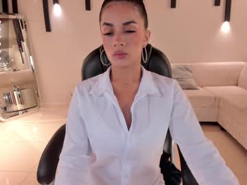 [21-03-24] biancapierce_ record video with toys