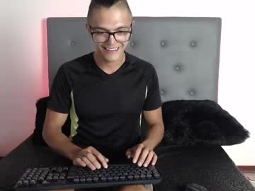 papilay_69 chaturbate