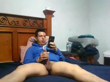 [09-12-23] hugecock9in710 public webcam from Chaturbate