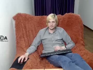 [08-02-22] desmond_holiday record public show from Chaturbate.com