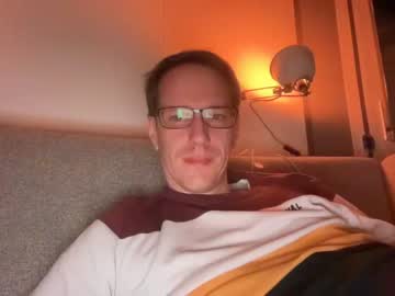 [23-12-22] cutenerdyguy public webcam video from Chaturbate