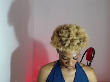 [28-03-23] sexyluisa_ts private show