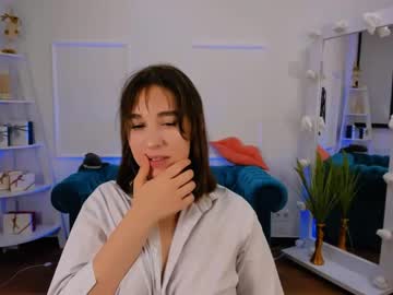 [06-11-23] _eliizabeth__ record video with toys