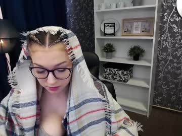 [17-03-22] k_itty public webcam video