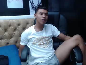 [13-01-23] kevinhug_ record show with cum from Chaturbate.com