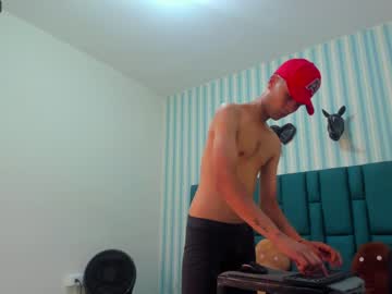 [05-08-23] juanito_ortiz record public show from Chaturbate.com